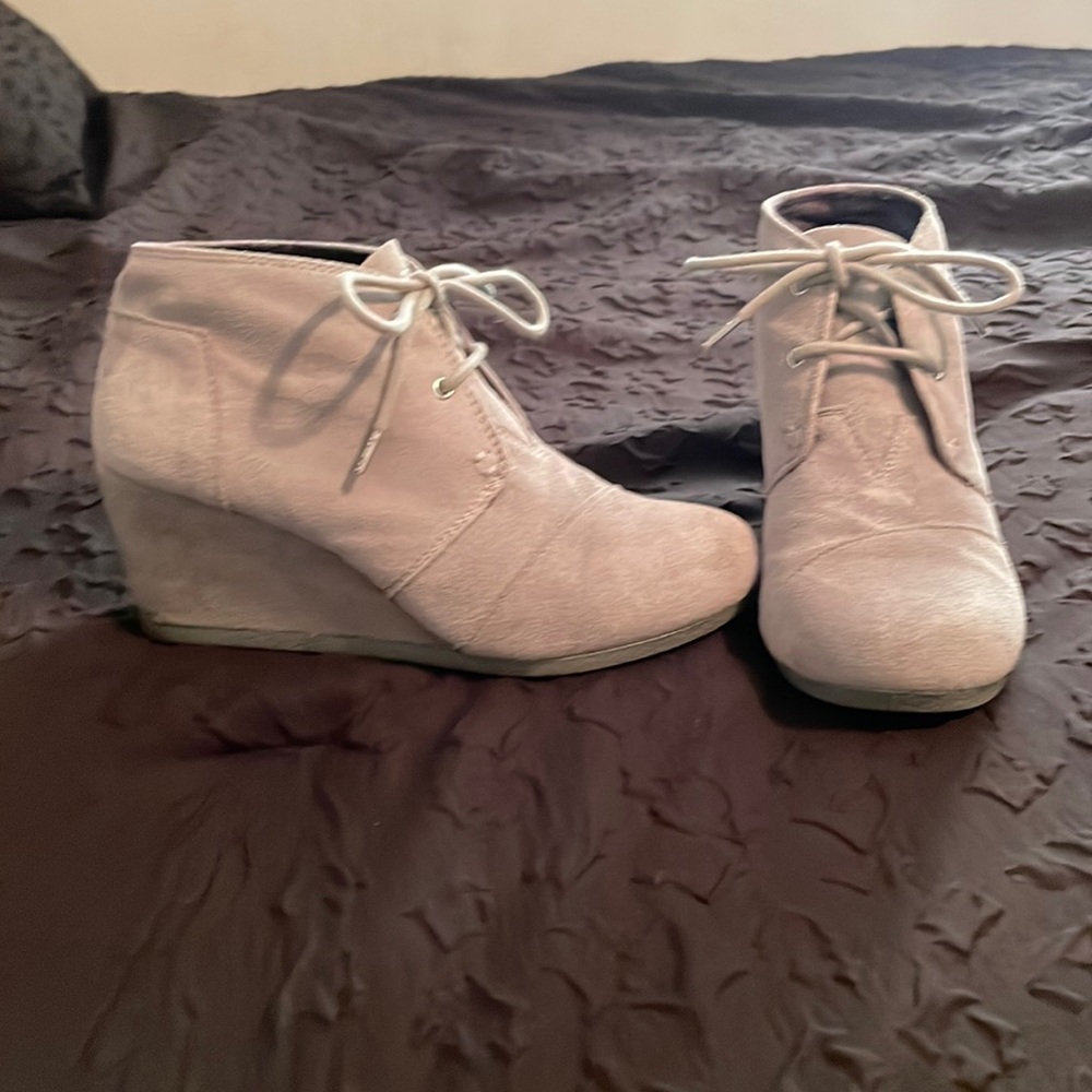BOBS from Skechers wedged booties light grey suede memory foam size 6.5
